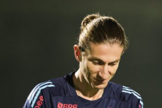 Filipe Luís faz mistério sobre escalação do Flamengo e espera dar minutos a Pedro contra o Pyramids