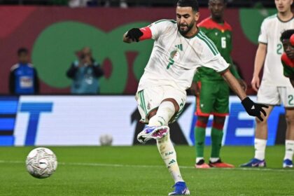 Argélia supera Burkina Faso e avança às oitavas da Copa Africana Argélia vence Burkina Faso e se garante nas oitavas da Copa Africana