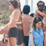 Rodrigo Simas publica foto e provoca ciúmes em Agatha Moreira Rodrigo Simas publica foto e deixa Agatha Moreira com ciúmes: 'Pra mim!'