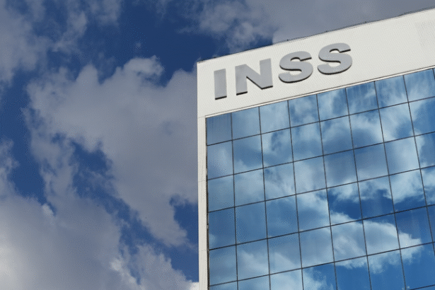 Fachada INSS nublado.png