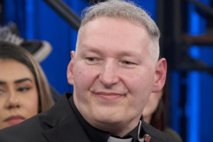 Padre Marcelo Rossi: investigação do Vaticano durou 10 anos Quase ninguém lembra, mas Padre Marcelo Rossi foi investigado pelo Vaticano por 10 anos e não foi suspenso por pouco