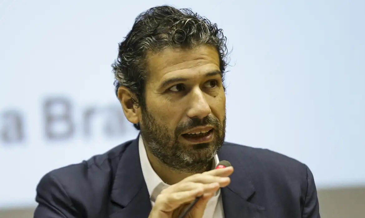 Crédito consignado para trabalhadores deve atingir R$ 100 bi em 2025