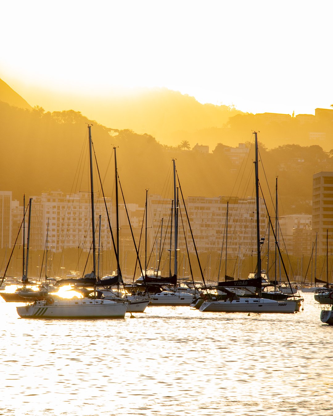 Quinta-feira com calor acima dos 30°C e ventos fortes no Rio Quinta-feira (11/12) com temperatura máxima acima dos 30°C e previsão de ventos fortes na cidade do Rio