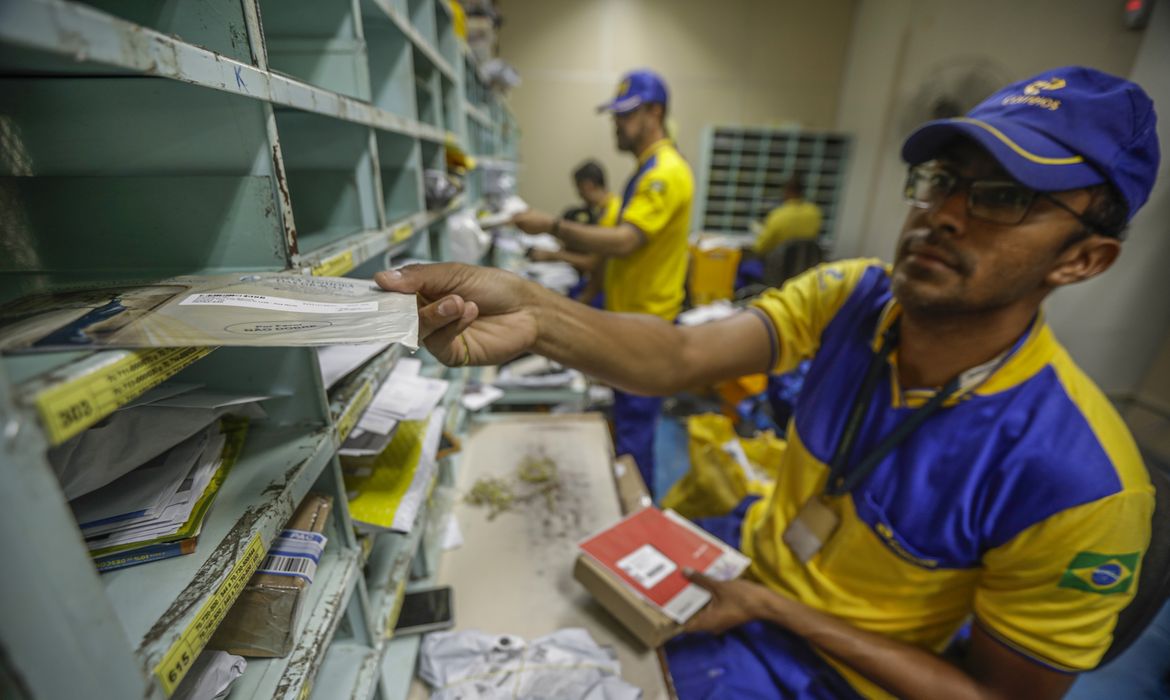 Governo Lula aprova decreto para resgatar os Correios