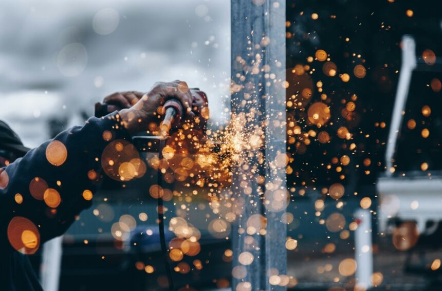 Indústria e Serviços Impactam Expectativas do PIB 2023