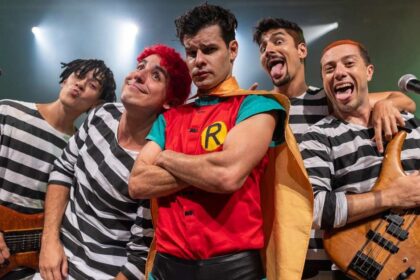 Mamonas Assassinas: trajetória do grupo é relembrada na Record Especial Mamonas Assassinas revive a trajetória do grupo na Record