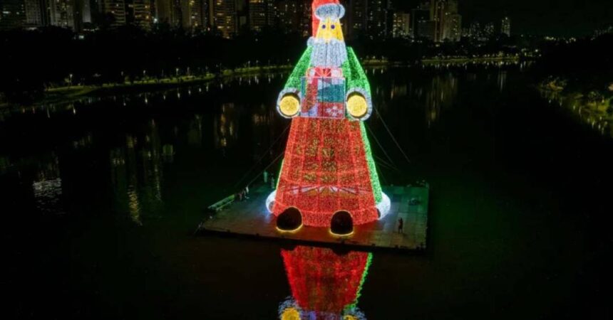 Cidade do Paraná busca recorde com maior Papai Noel do mundo Cidade no Paraná pode entrar no Guinness Book com maior Papai Noel do mundo