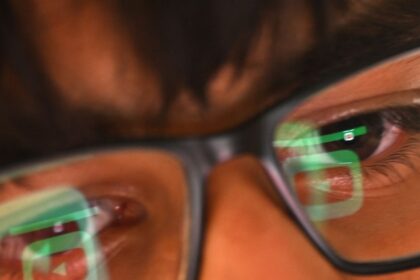 Inicia teste global de restrição de redes sociais para jovens Começa o 1º grande teste mundial de restrição a redes sociais para crianças e adolescentes; entenda