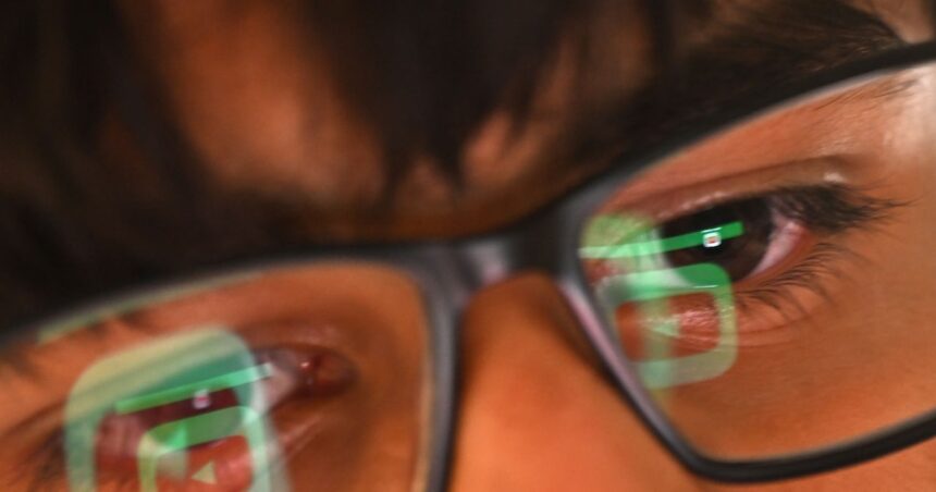 Inicia teste global de restrição de redes sociais para jovens Começa o 1º grande teste mundial de restrição a redes sociais para crianças e adolescentes; entenda