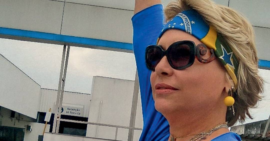 Ex de Bolsonaro se posiciona sobre crise entre seus filhos e Michelle