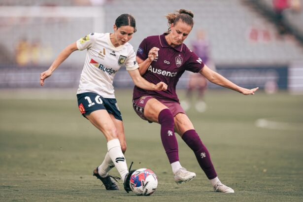 Roar edged out by Mariners in five goal thriller