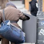Stuttgart: Obdachloser spendet 200 Euro Flaschenpfand für Mütter in Not | Regional