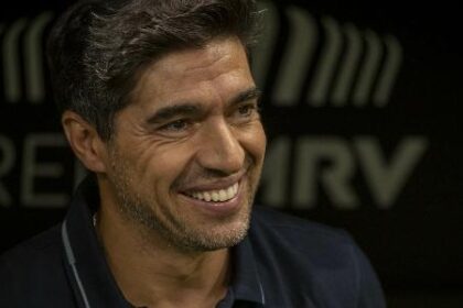 Leila enfrenta desafio com Abel e técnico busca resultados Abel Ferreira, técnico do Palmeiras, durante partida contra o Atlético-MG, na Arena MRV