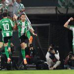 Betis pode garantir classificação para a Europa League hoje Antony y Pellegrini dialogan tras el Betis-Lyon