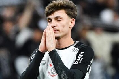 Bidon se lamenta durante Corinthians x Vasco, partida da Copa do Brasil