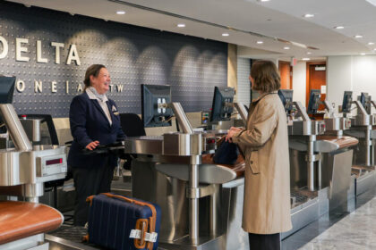 Delta expande áreas de check-in para clientes Delta One delta one check-in