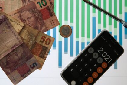 2ª parcela do 13º deve ser paga até hoje; tire dúvidas