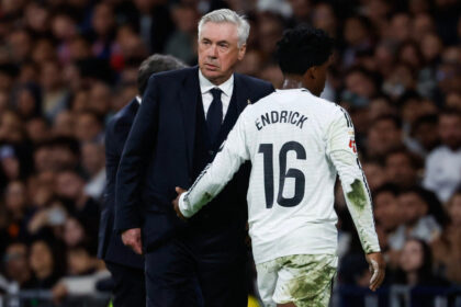 Endrick chega à França e quebra recorde no Lyon antes da estreia Endrick desembarca na França e bate recorde em rede social do Lyon antes de estrear