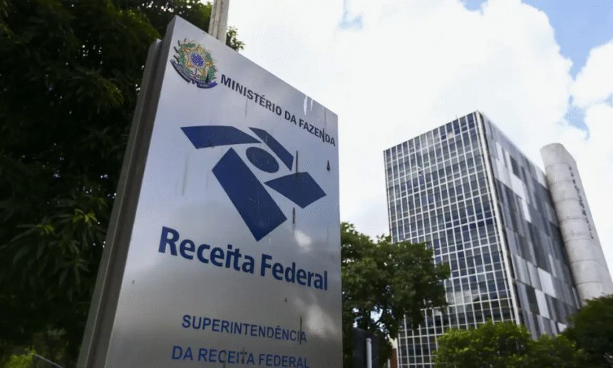 Receita Federal não vai taxar transações acima de R$ 5 mil Erramos – Receita Federal não vai taxar transações financeiras a partir de R$ 5 mil