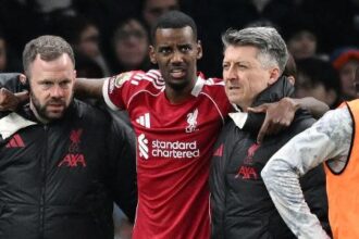 Alexander Isak, contratado por quase R$ 1 bilhão, não tem prazo para voltar a atuar