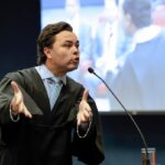 Dino ordena retirada de advogado de Filipe Martins do STF Após discussão, Dino manda Polícia Judicial retirar advogado de Filipe Martins da tribuna do STF – CartaCapital