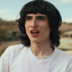 Finn Wolfhard comenta diálogo repetitivo de Mike em Stranger Things Finn Wolfhard Explains Mike Wheeler's Repetitive Dialogue On Stranger Things