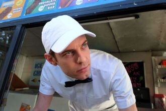 Suspense policial de Stephen King com 91% de aprovação estreia na Netflix