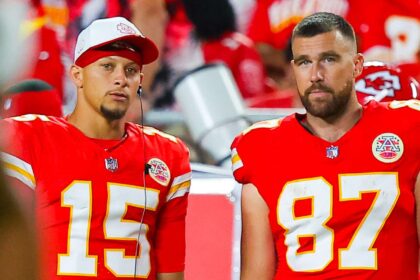 Patrick Mahomes valoriza cada jogo restante ao lado de Travis Kelce Patrick Mahomes #15 of the Kansas City Chiefs and Travis Kelce #87 of the Kansas City Chiefs