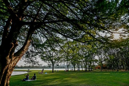 segunda começa com calor e céu nublado