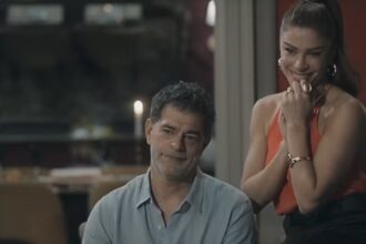 Arminda dá de cara com Rogério na mansão