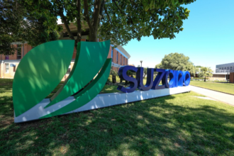 Suzano (SUZB3) divulga estimativas de custo de celulose em 2027 e ações despencam