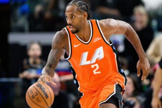 Leonard scores a career-best 55 points to lead the Clippers past the East-leading Pistons 112-99