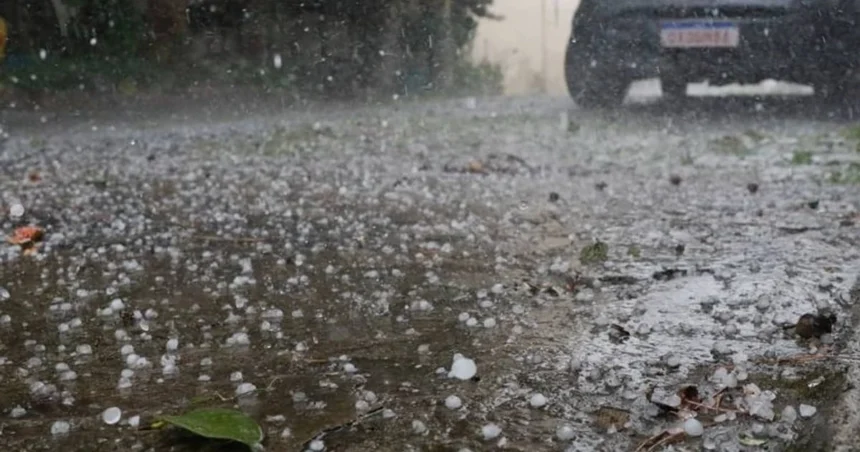 Inmet alerta para chuva intensa e granizo em 67 cidades de MG Chuva forte, ventos e granizo: Inmet alerta 67 cidades de MG nesta segunda (1º)