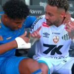 Neymar conversa com jovem do Cruzeiro após bate-boca Neymar tem papo com jovem do Cruzeiro após tentativa de 'chapéu' e bate-boca