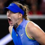 Reação de fãs a mensagem polêmica de jovem tenista russa Fans erupt over 18-year-old Russian tennis star's unthinkably 'foul-mouthed' message to Australian Open crowd after they went berserk for her opponent - but others aren't so convinced
