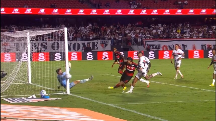 CBF divulga áudio do VAR de lance polêmico no fim de São Paulo x Flamengo