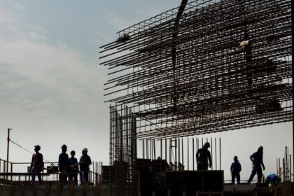 Confiança da construção sobe em janeiro para maior nível desde março de 2025, diz FGV | Brasil