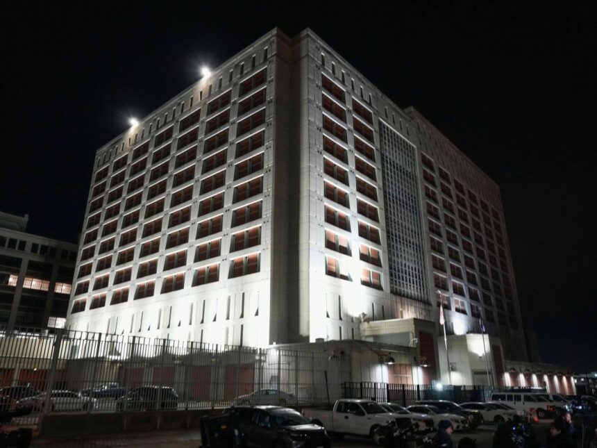 Maduro al Metropolitan Detention Center: quali altri detenuti "famosi" sono passati dall'MDC