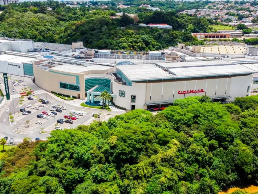 Administradora de shopping em Curitiba admite acesso indevido a dados de clientes