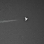 Aeronave em forma de 'Dorito' avistada sobre a Área 51 Mysterious 'Dorito-shaped' aircraft spotted flying at night over Area 51
