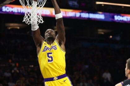 JJ Redick Insinuates Deandre Ayton Frustrated With Lack Of Touches