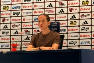 Após decisão de Filipe Luís, Pedro se despede do Flamengo durante o Carioca 2026