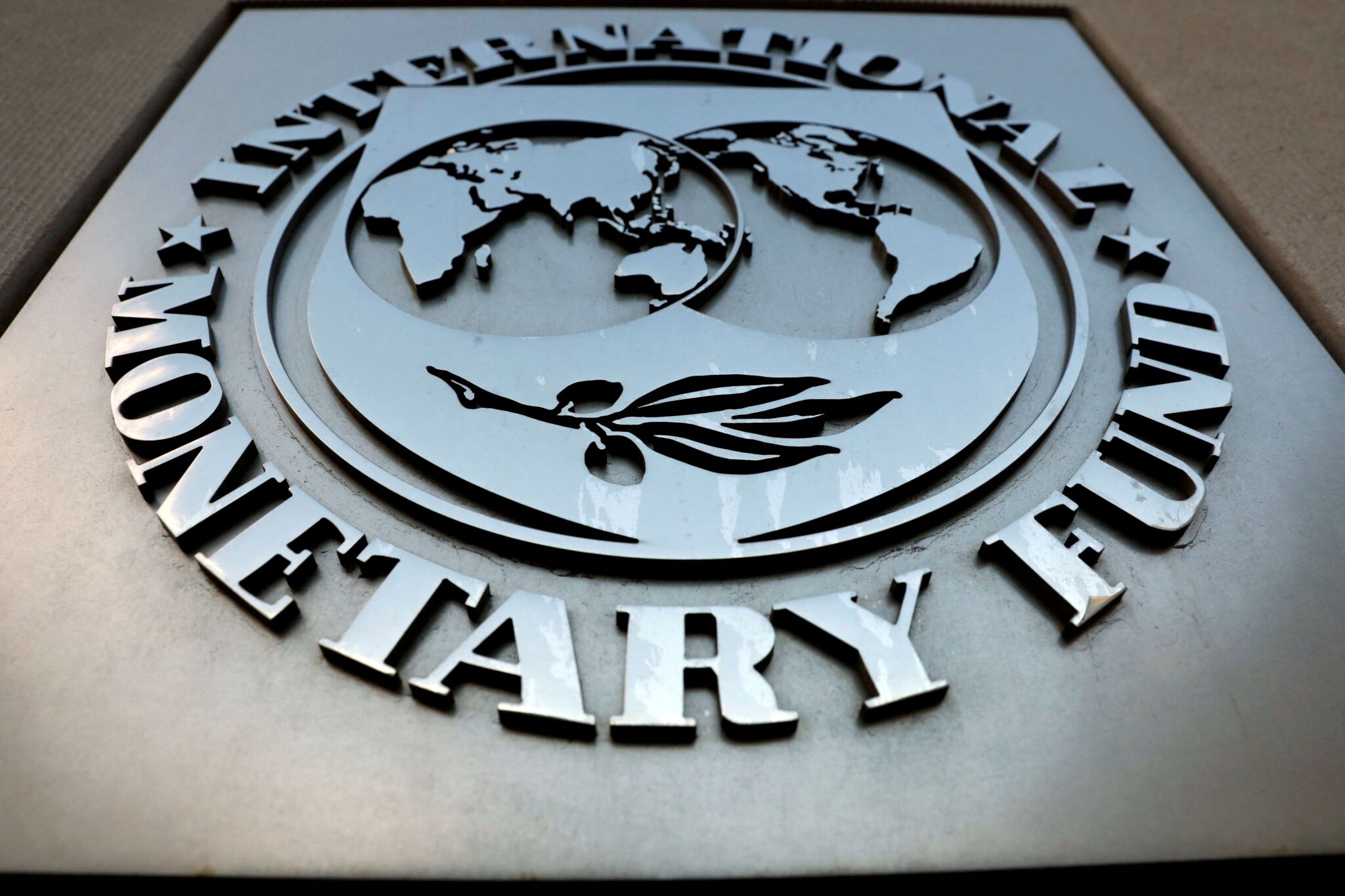 FMI ajusta previsão de crescimento global: AI é chave 2026 – Portal Web ...
