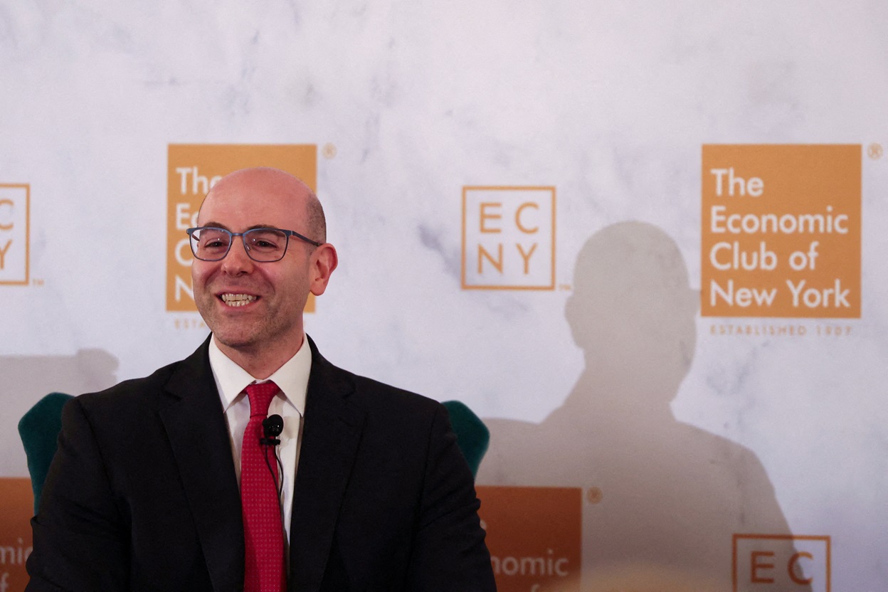 Fed pode cortar juros em 1,5% este ano, afirma diretor