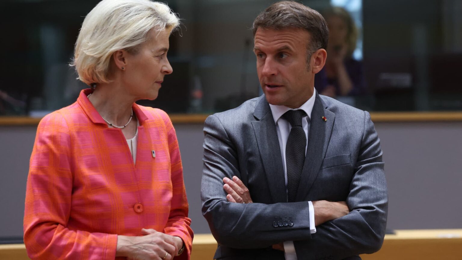 França rejeita acordo entre Mercosul e União Europeia Une affiche en hommage à Renee Nicole Good, tuée par un agent de l