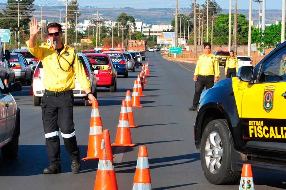 Velha regra do trânsito vai voltar a ativa em 2026 e motoristas precisam ficar atentos