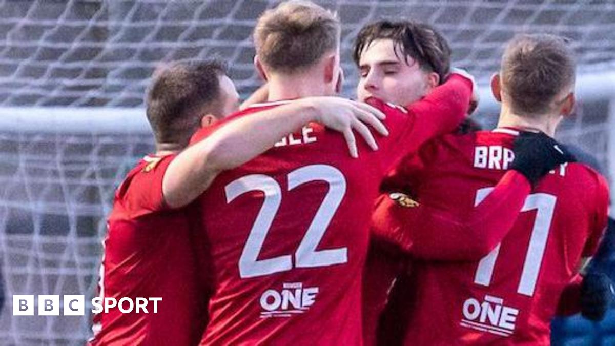 Nomads vencem TNS por 3 a 1 e diminuem vantagem na Cymru Premier Connah