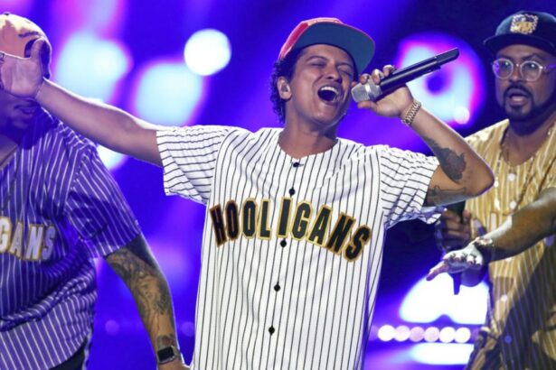 Bruno Mars announces Colorado stadium concert