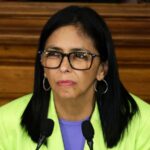 Presidente interina da Venezuela critica ordens dos EUA Venezuela’s acting president Delcy Rodriguez says she has had “enough” of US orders