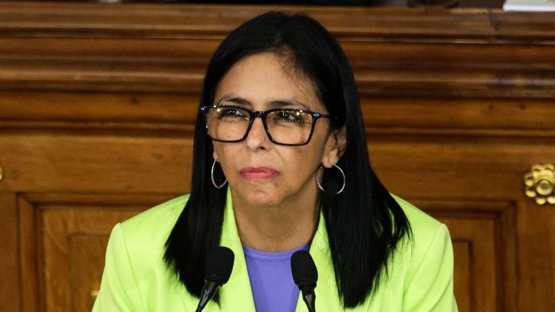 Presidente interina da Venezuela critica ordens dos EUA Venezuela’s acting president Delcy Rodriguez says she has had “enough” of US orders